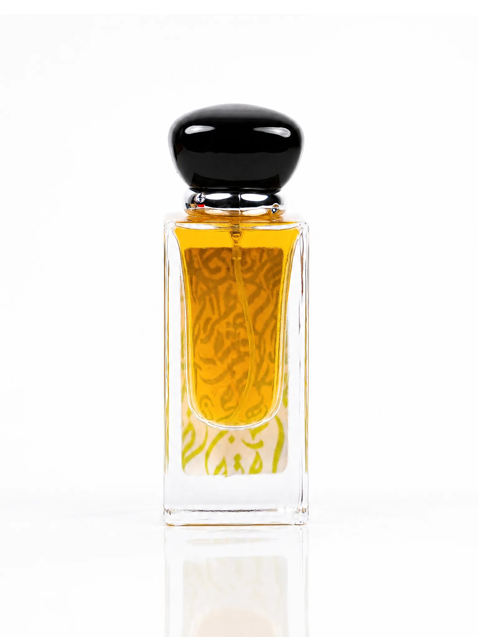 Le parfum Al Hijaz de Otour Al Janna mis en scène.
