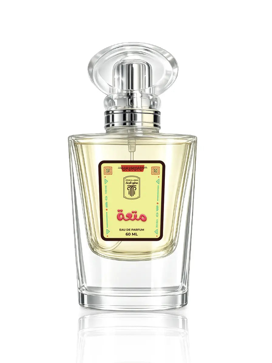 Flacon de luxe du parfum Moutaa par Otour Al Janna dévoilant un élixir aux accords de rose, fraise et musc