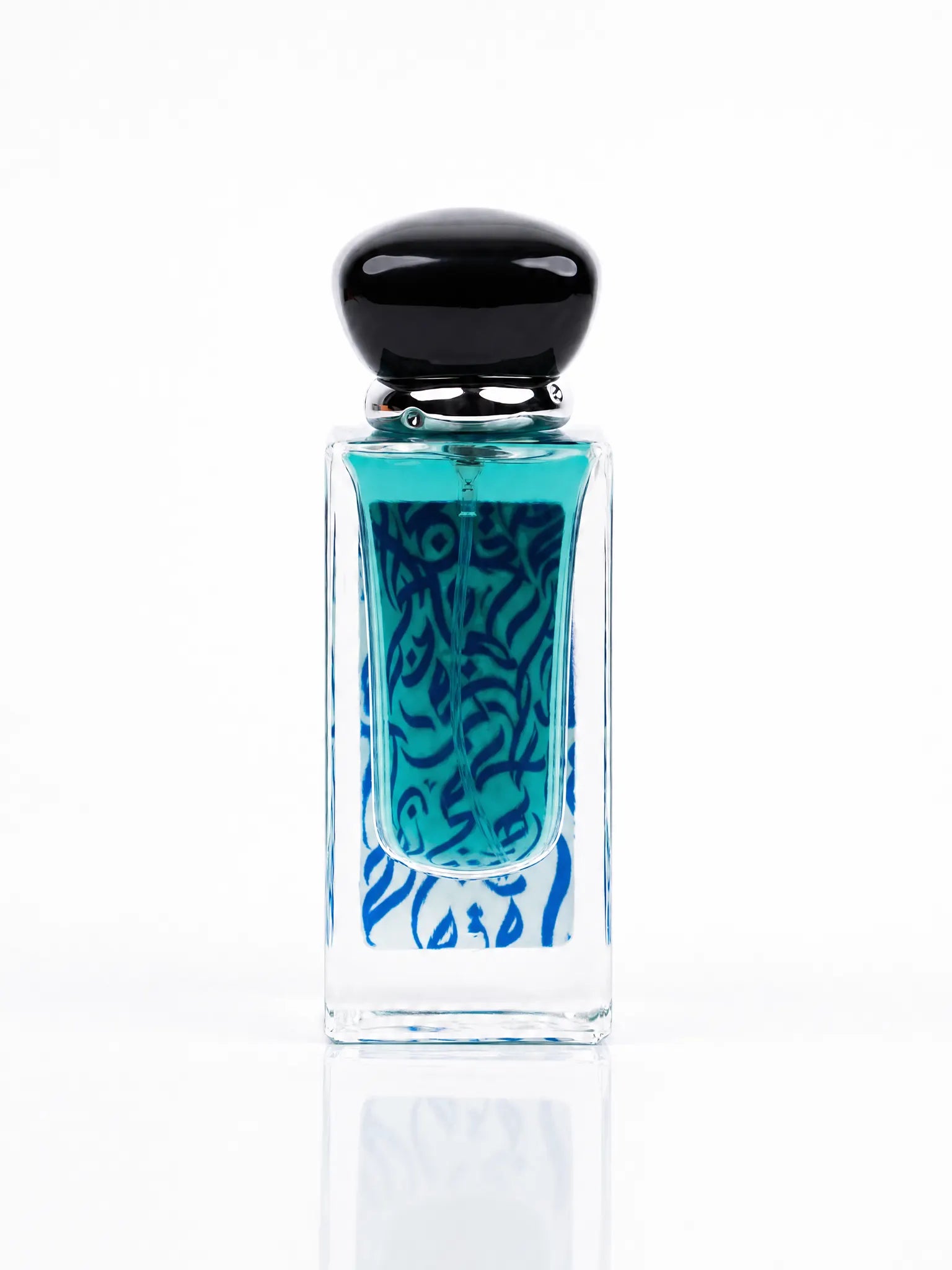 Le parfum Al Nahawand de Otour Al Janna mis en scène.