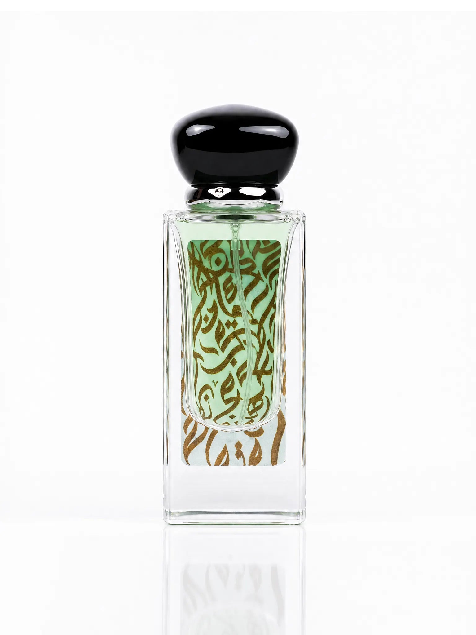 Le parfum Al Rast de Otour Al Janna mis en scène.